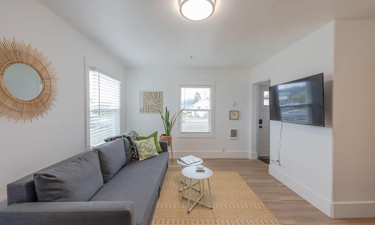 Photo of Livingroom in Coos Bay