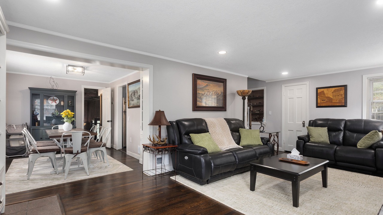 Photo of Livingroom in Merriam