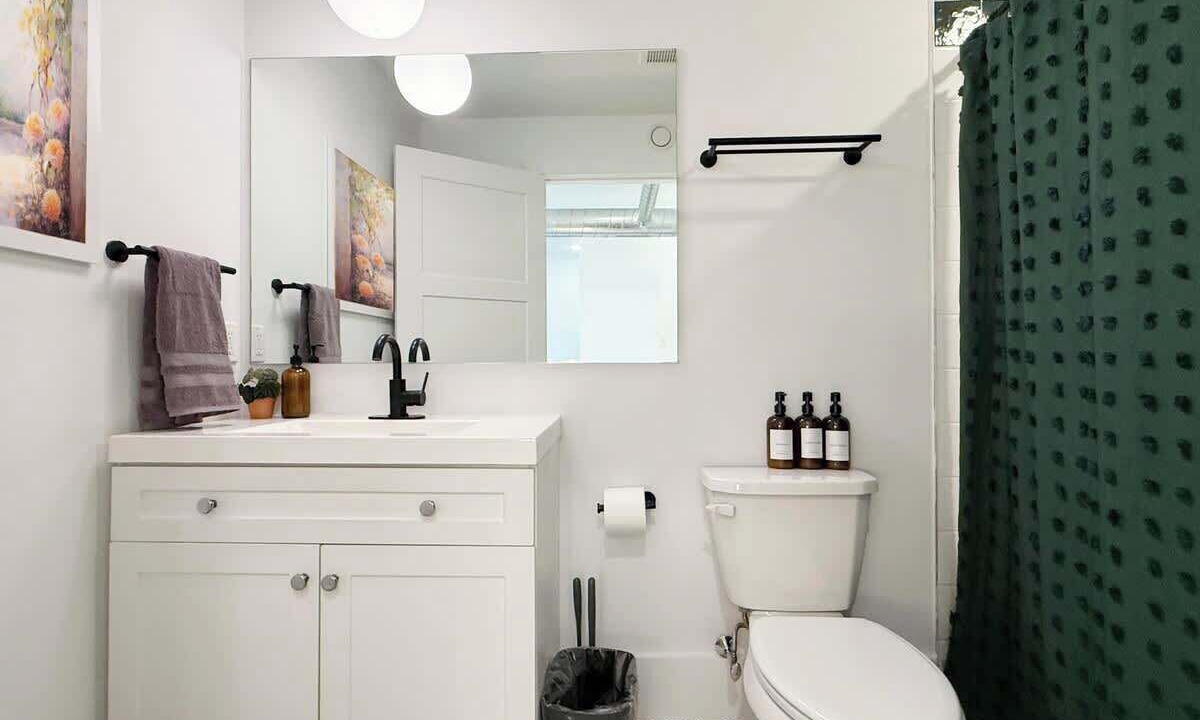 Photo of Bathroom in Norris Square
