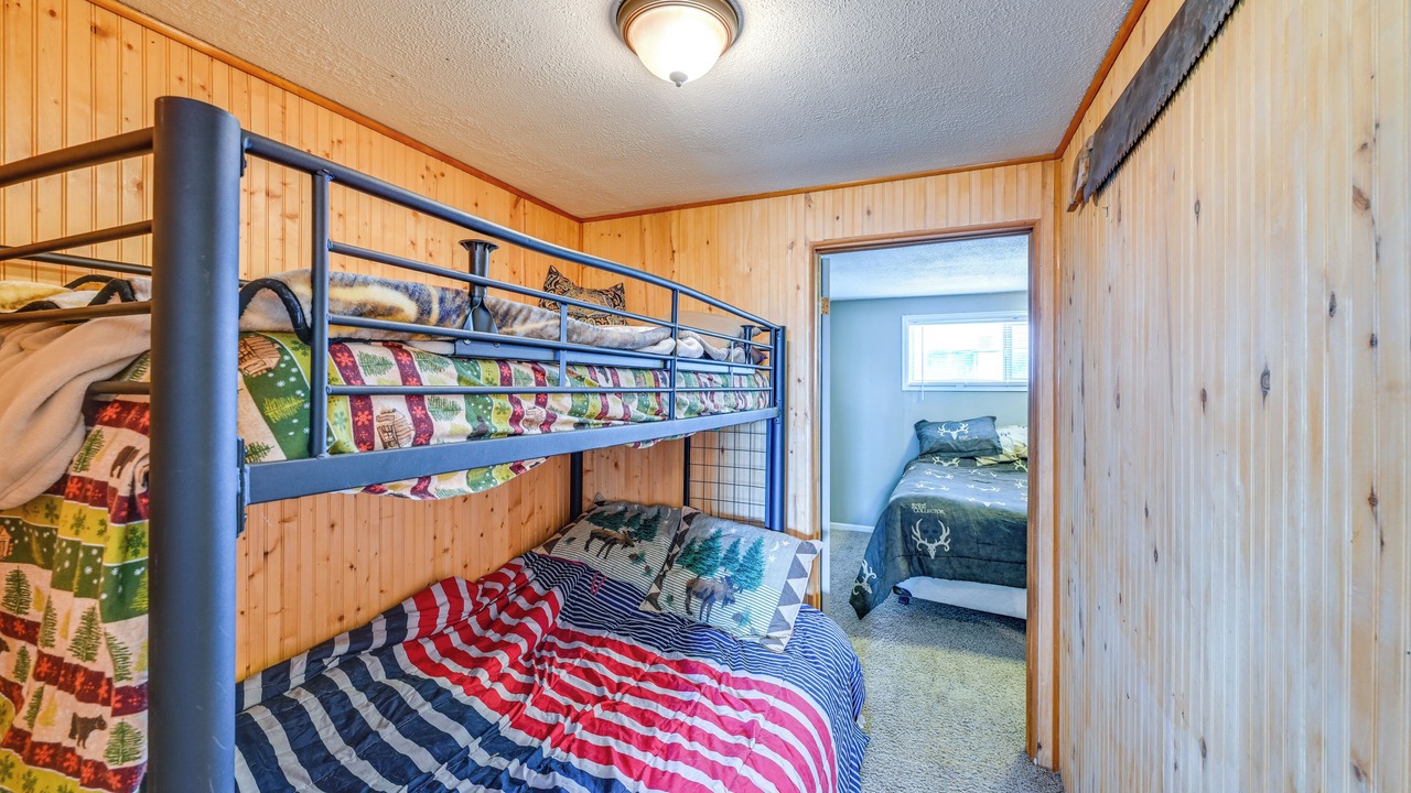 Photo of Bedroom in Encampment