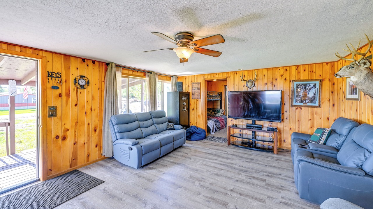 Photo of Livingroom in Encampment