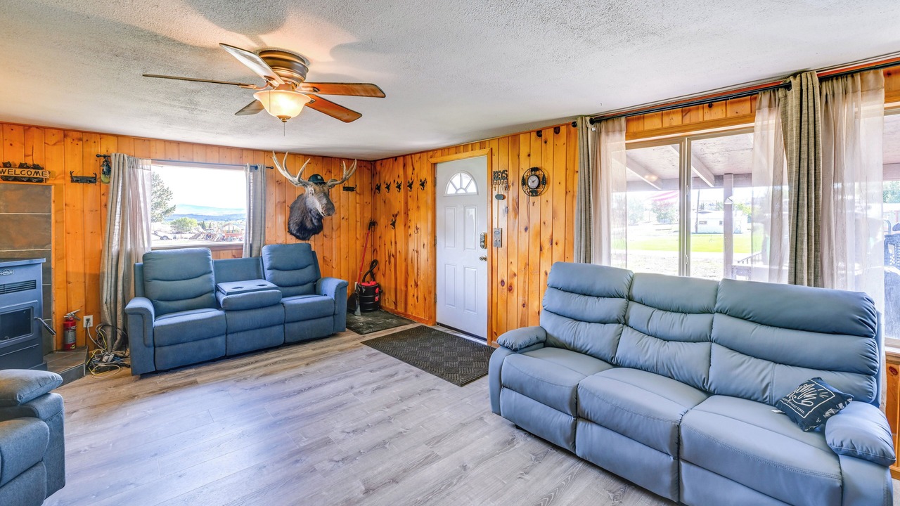 Photo of Livingroom in Encampment