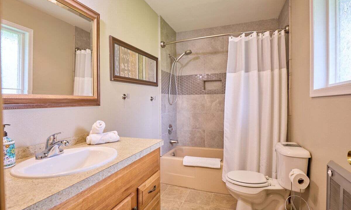 Photo of Bathroom in Peshastin