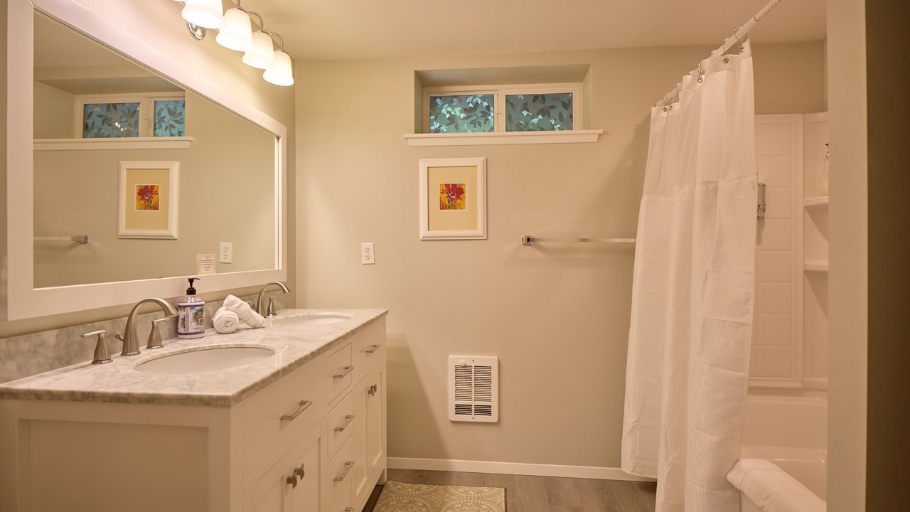 Photo of Bathroom in Peshastin