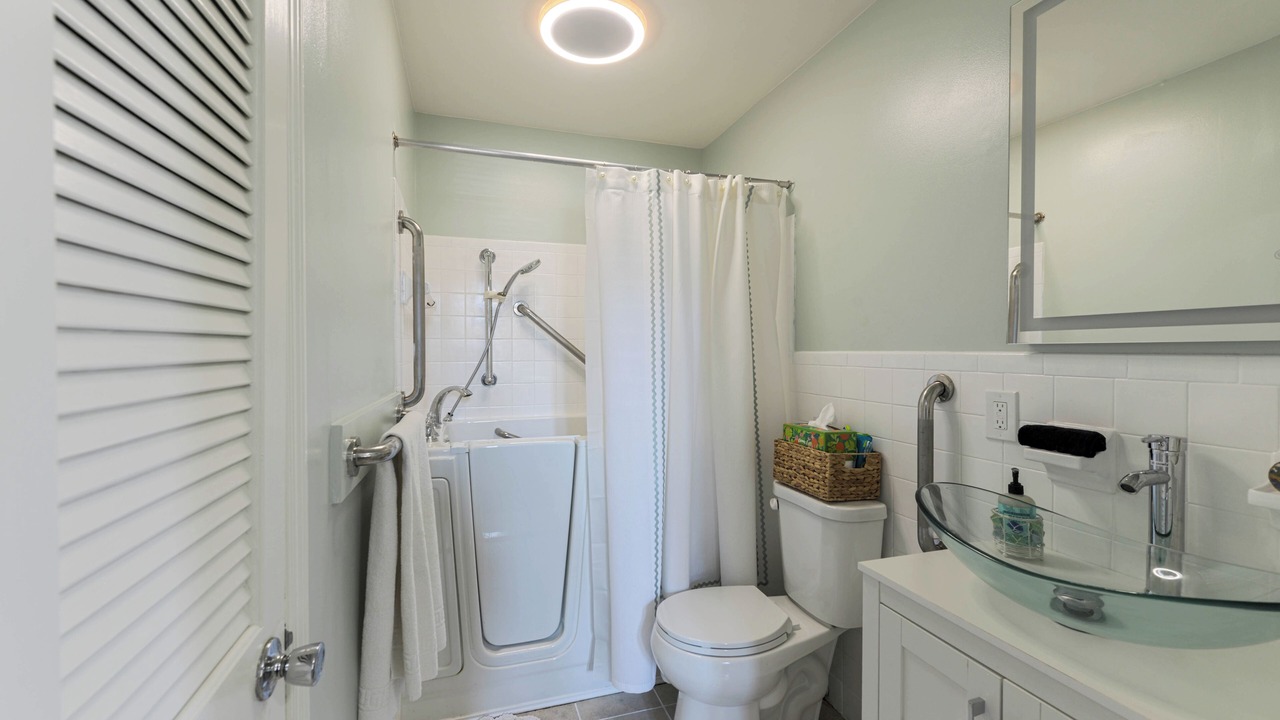 Photo of Bathroom in Avalon