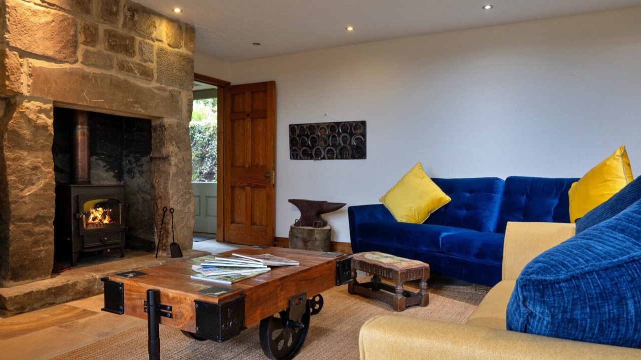 Photo of Livingroom in Holestone Moor