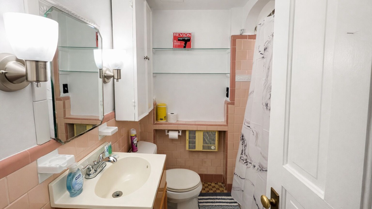 Photo of Bathroom in Elkins Park