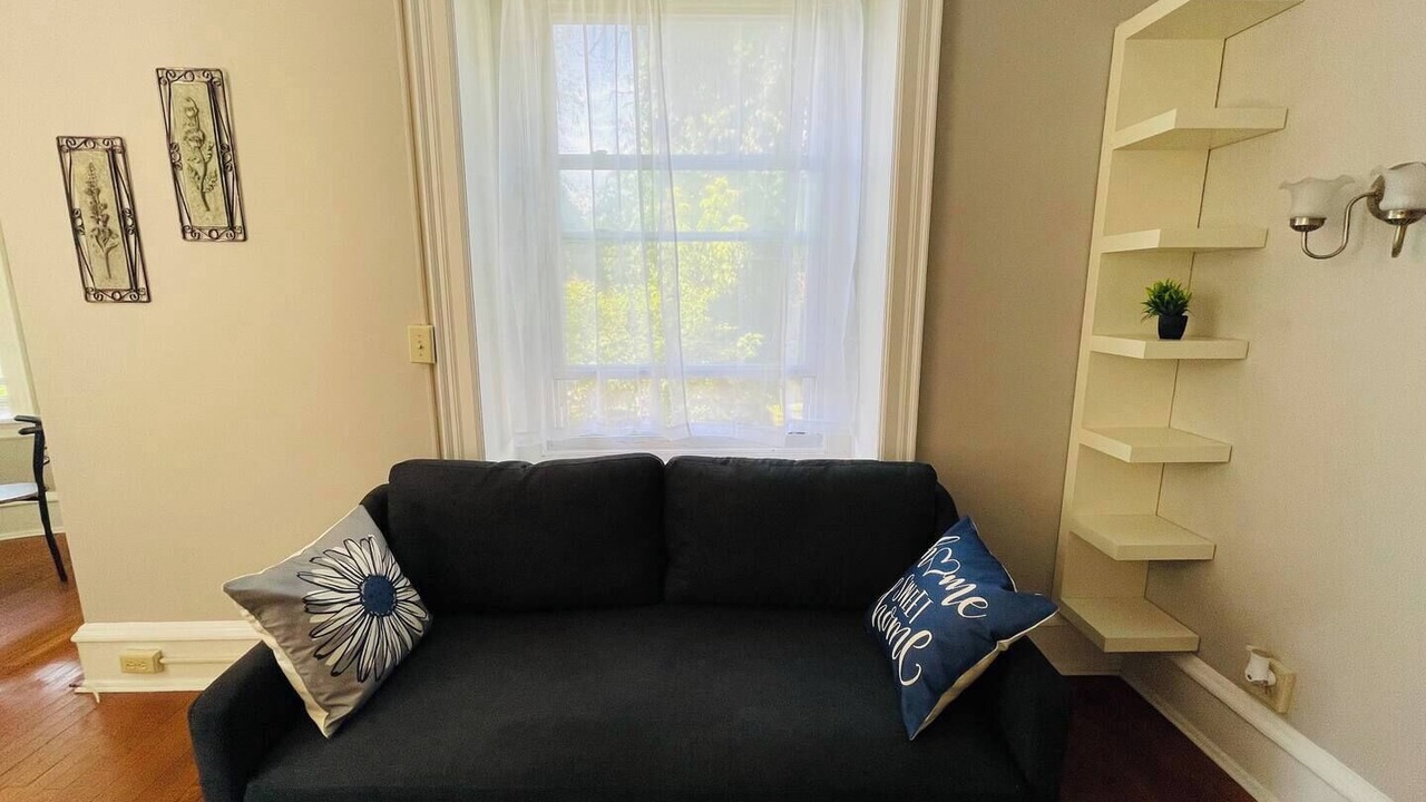 Photo of Livingroom in Elkins Park