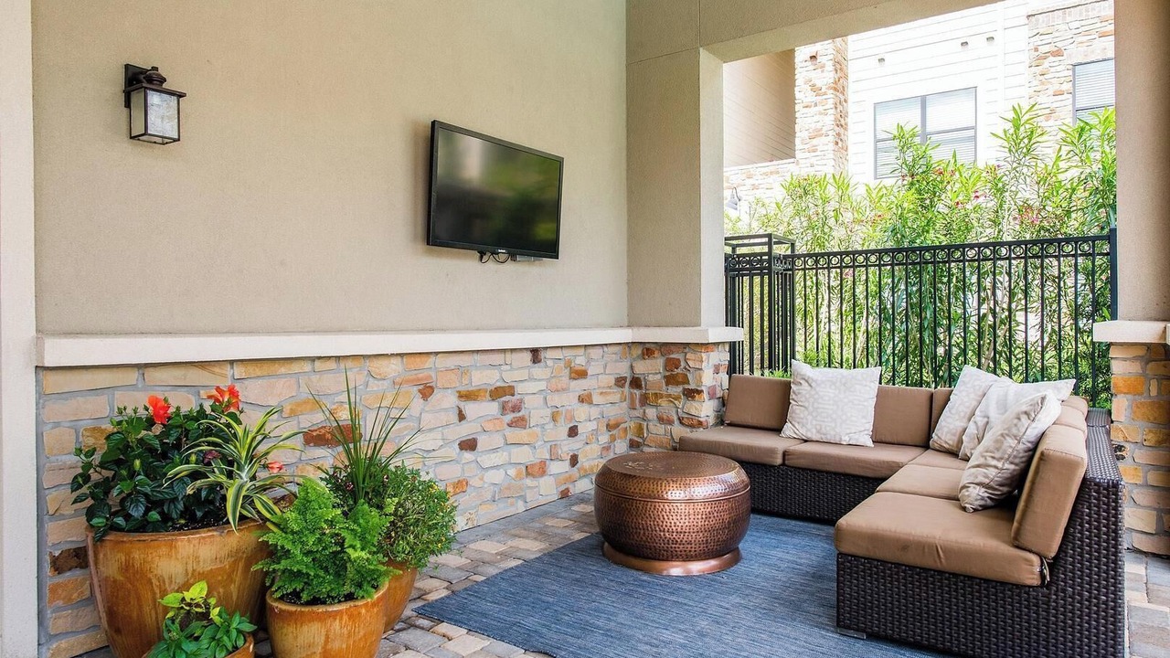 Photo of Patio Balcony in George Bush Park/Eldridge