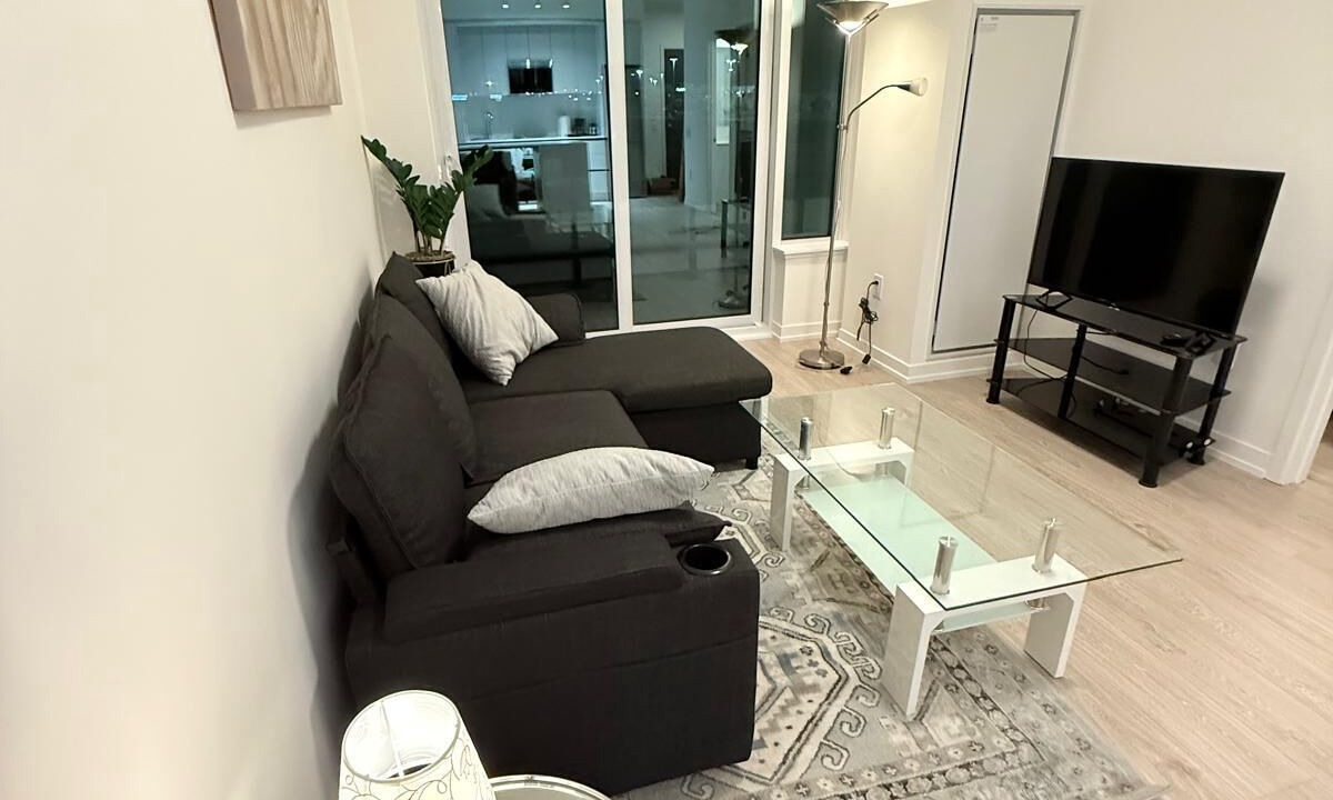 Photo of Livingroom in Central Erin Mills