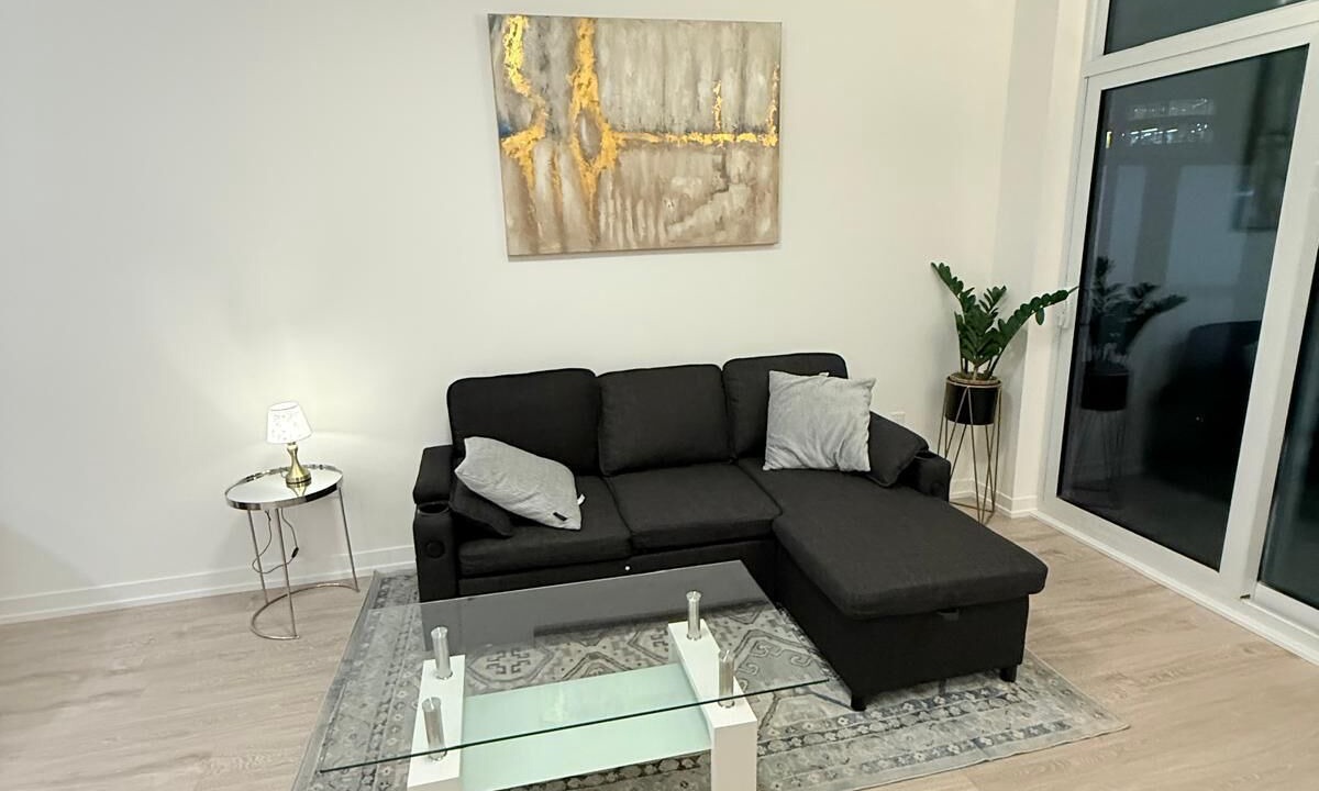 Photo of Livingroom in Central Erin Mills