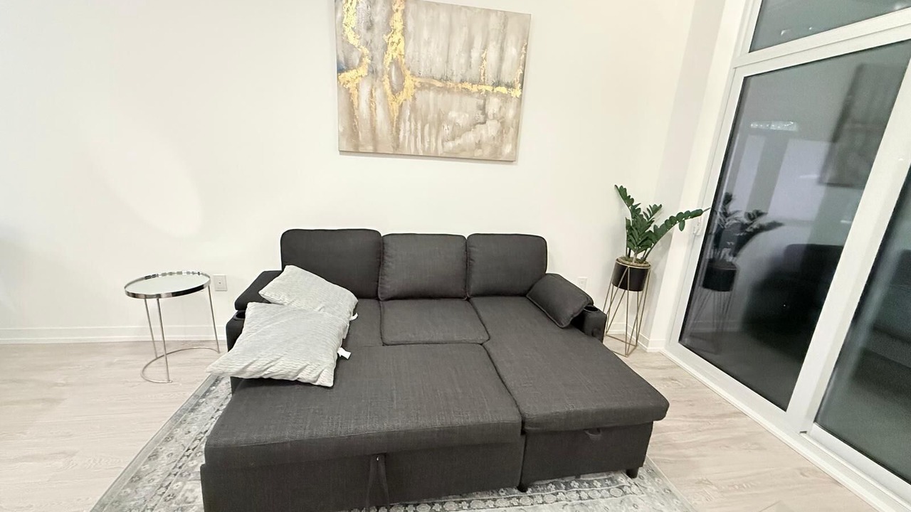 Photo of Livingroom in Central Erin Mills