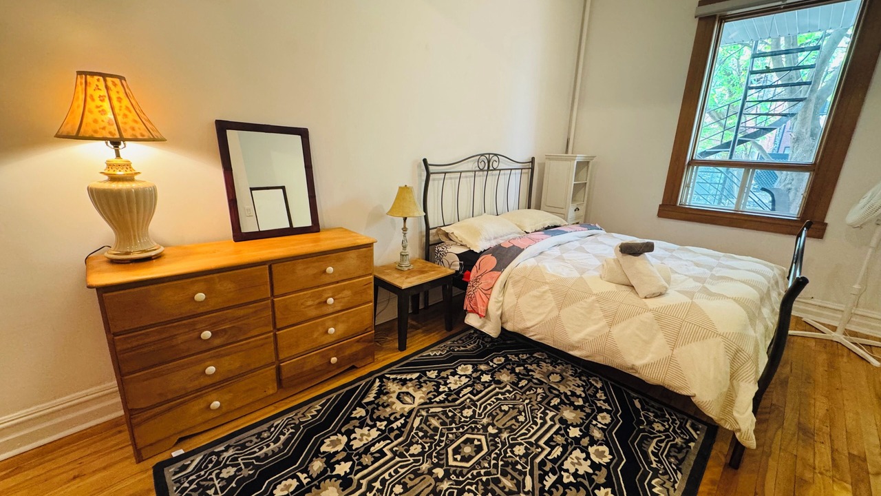 Photo of Bedroom in La Petite-Patrie