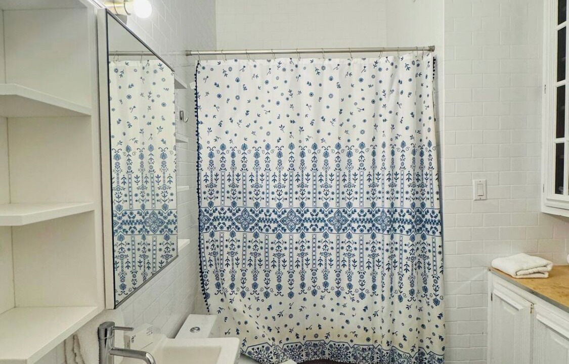 Photo of Bathroom in La Petite-Patrie