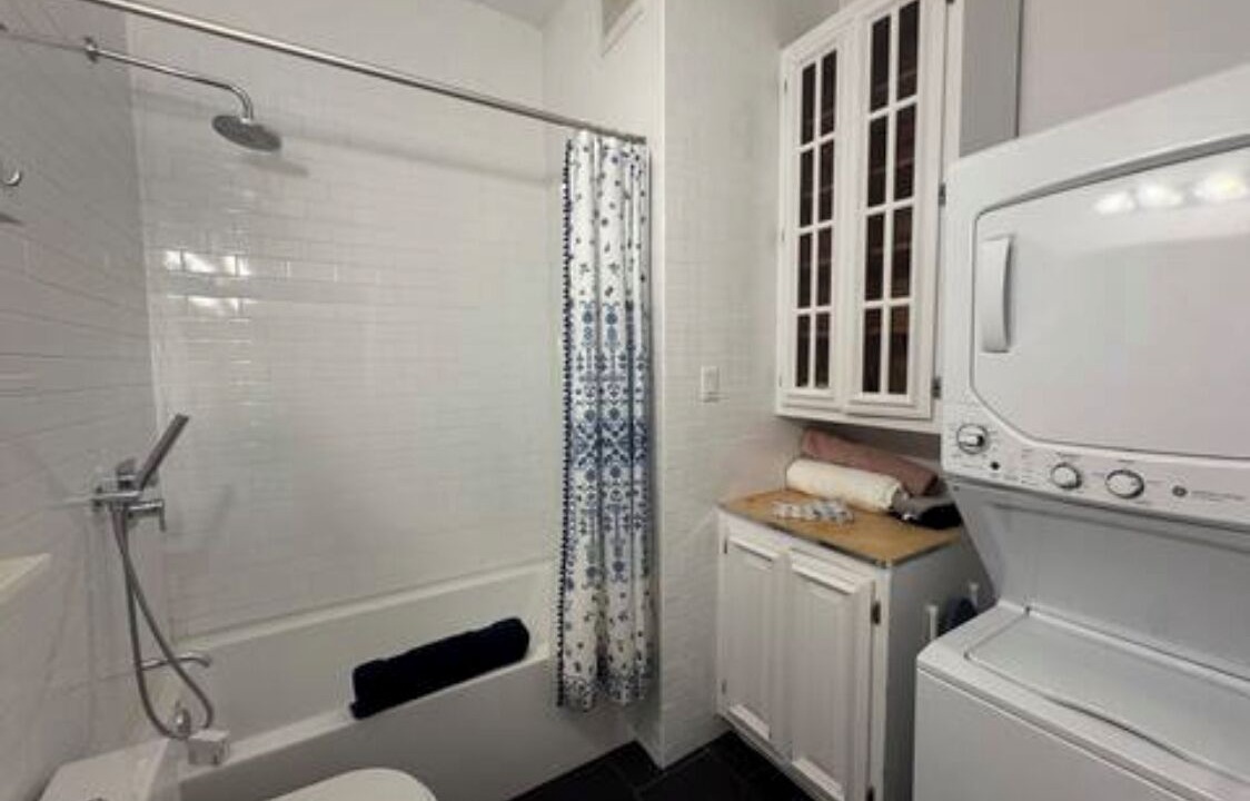 Photo of Bathroom in La Petite-Patrie