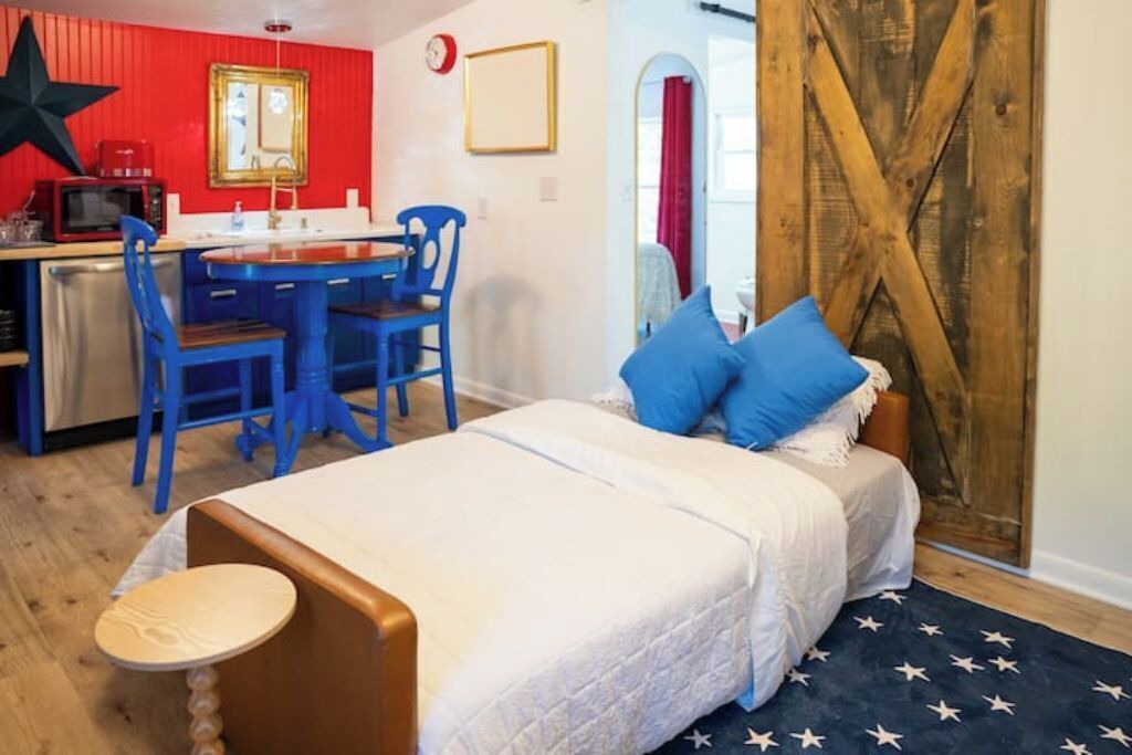 Photo of Bedroom in Metropolis