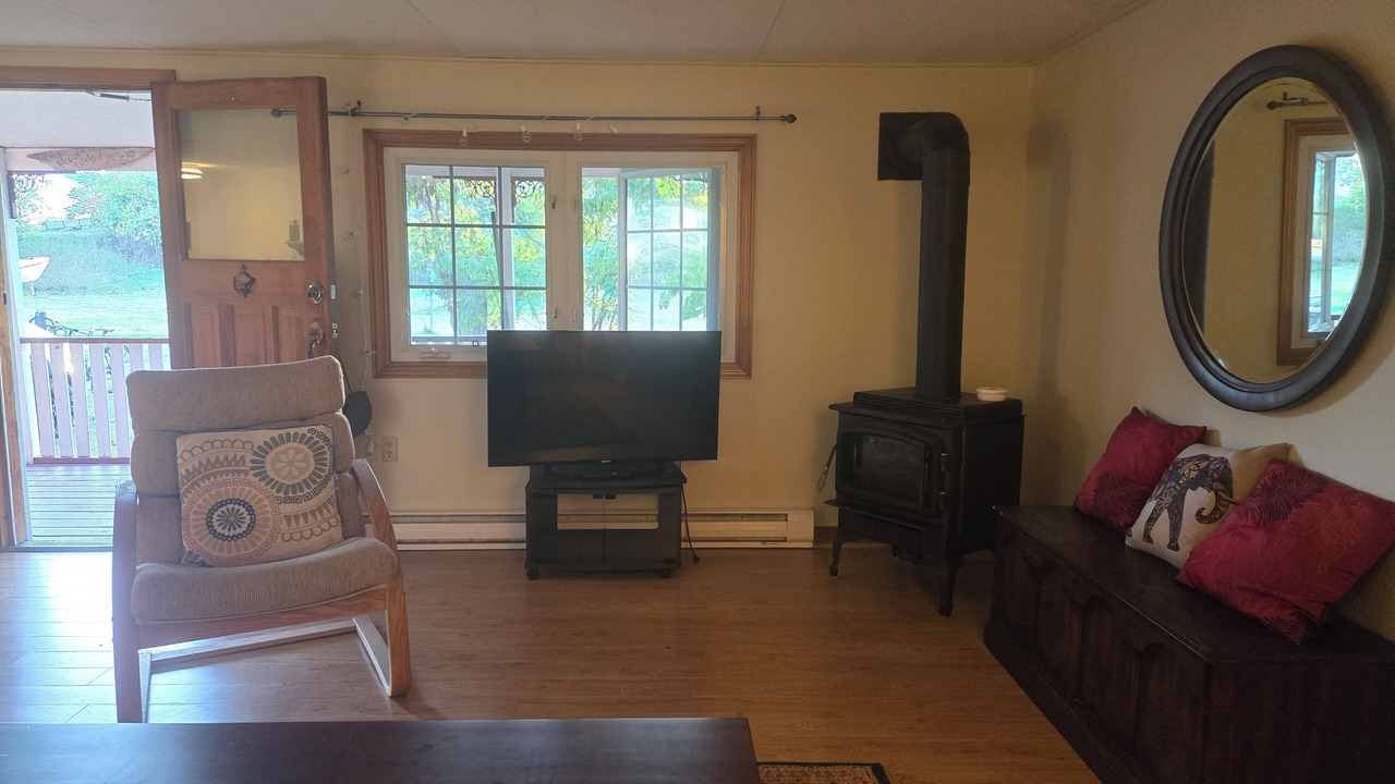 Photo of Livingroom in Wolfe Island
