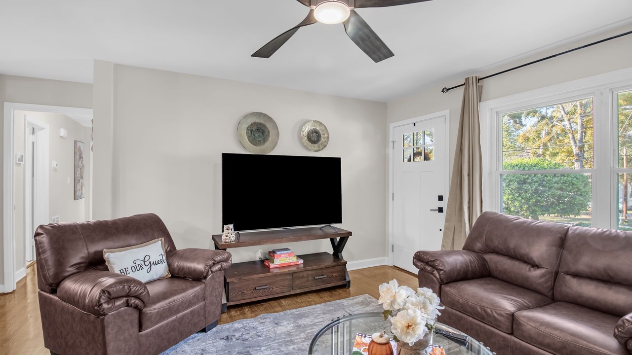 Photo of Livingroom in Jamestown