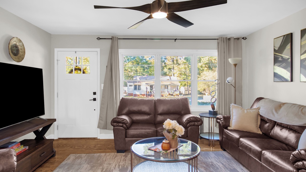 Photo of Livingroom in Jamestown