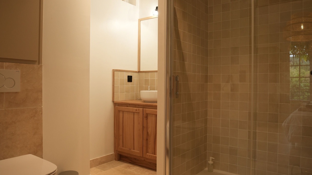 Photo of Bathroom in Hondouville
