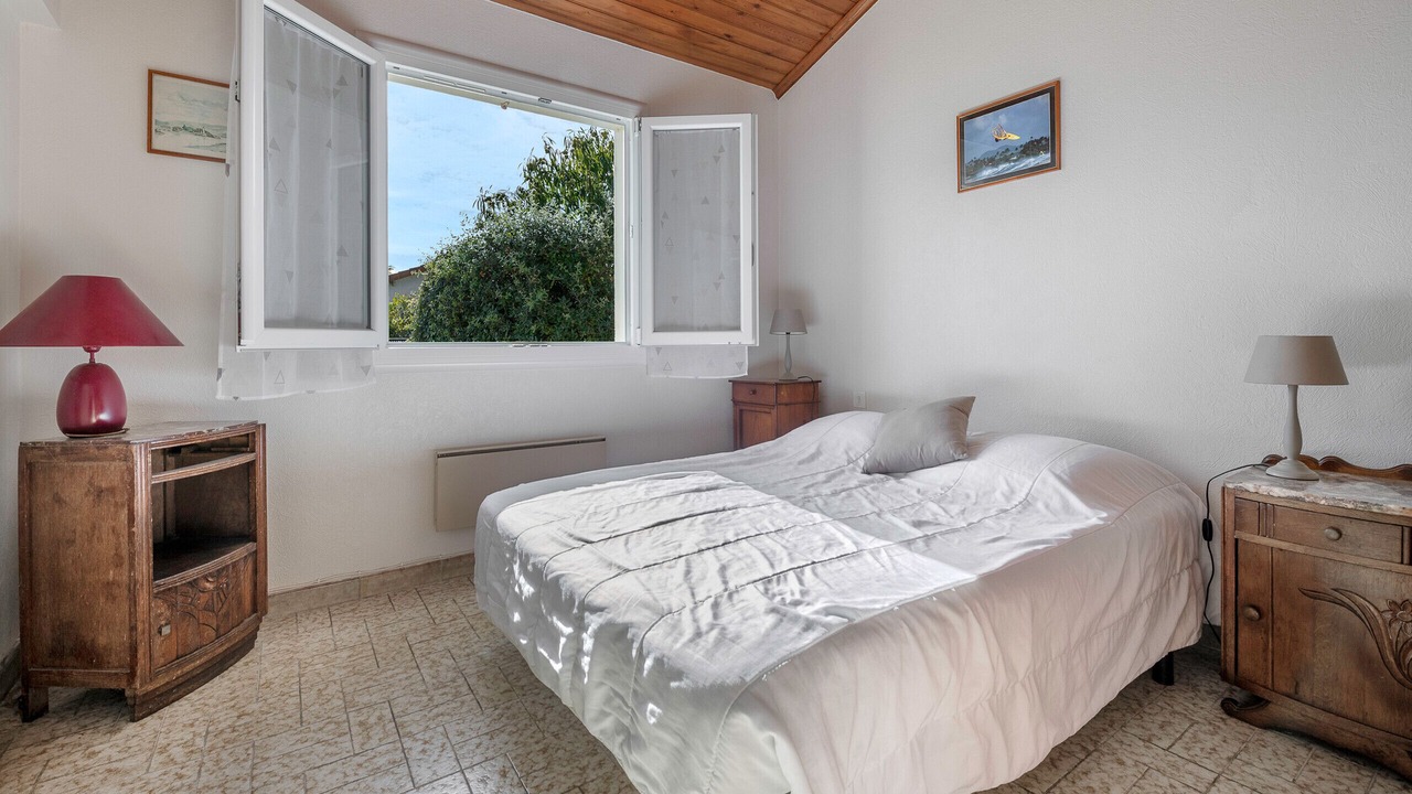 Photo of Bedroom in Saint-Michel-Chef-Chef