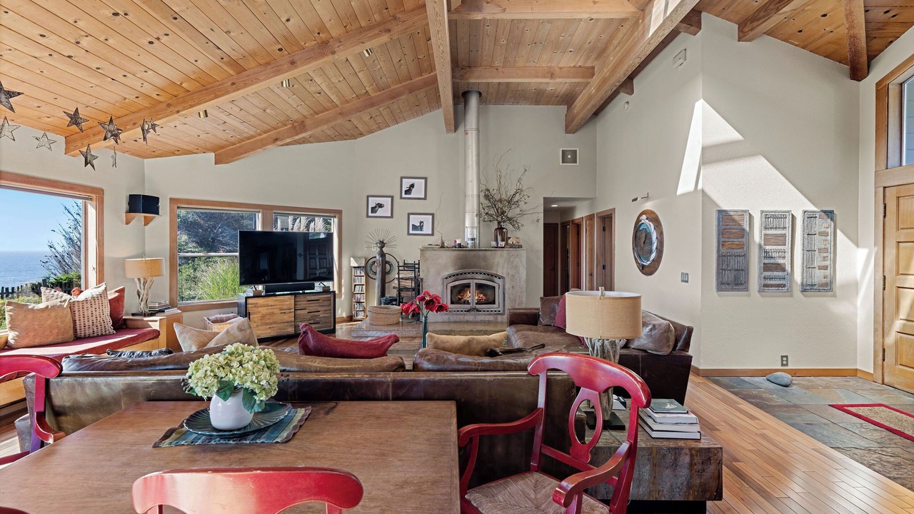 Photo of Livingroom in Gualala