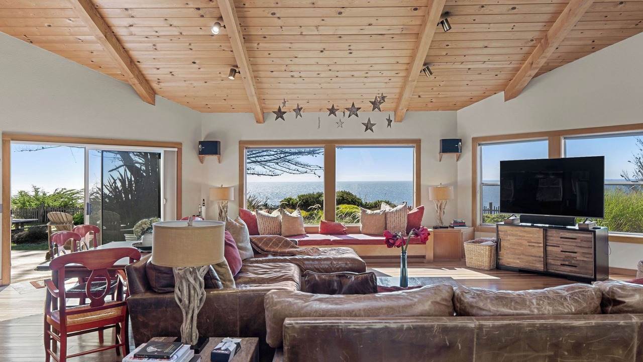Photo of Livingroom in Gualala