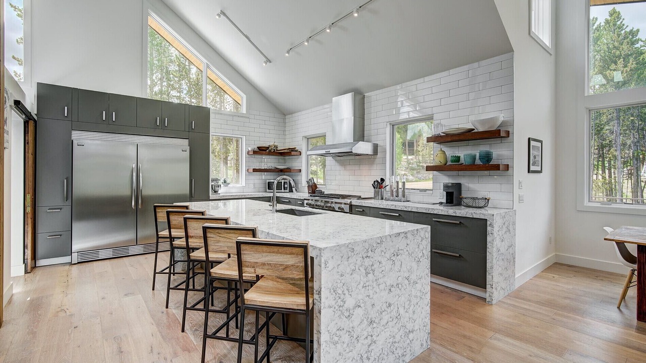 Photo of Kitchen in Peak 8