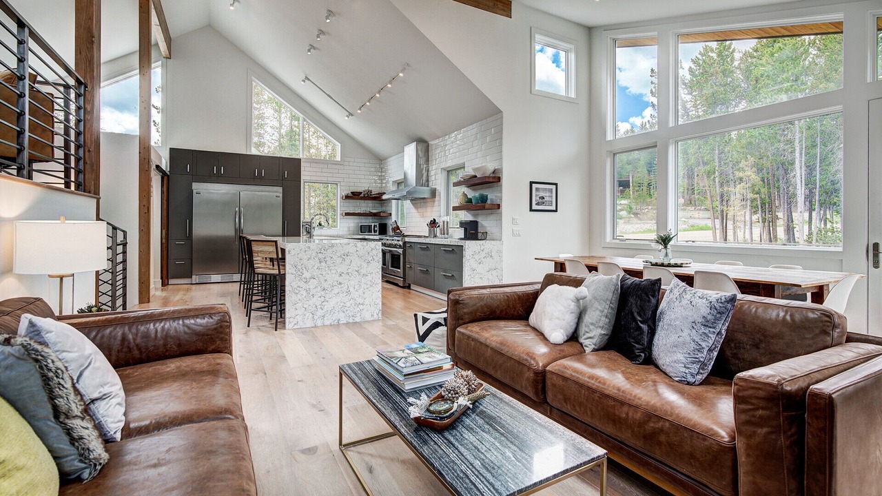 Photo of Livingroom in Peak 8
