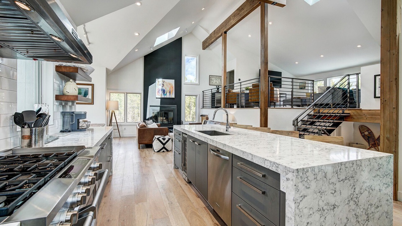 Photo of Kitchen in Peak 8