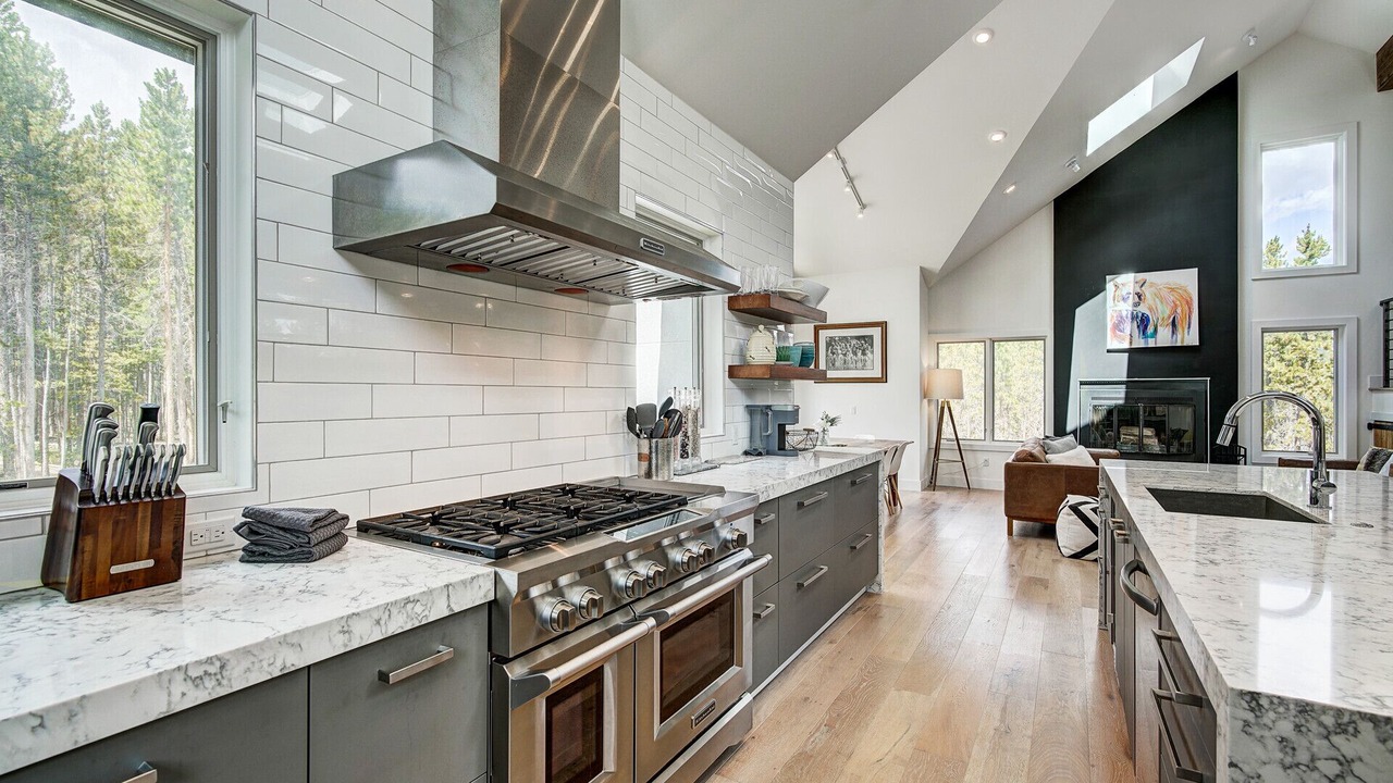 Photo of Kitchen in Peak 8