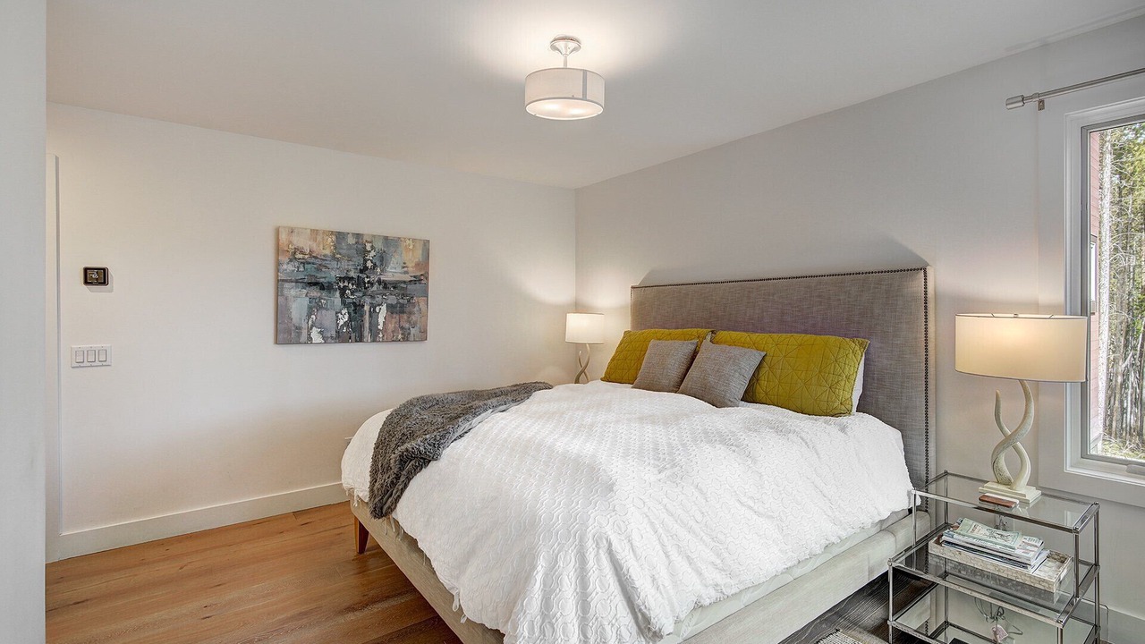 Photo of Bedroom in Peak 8