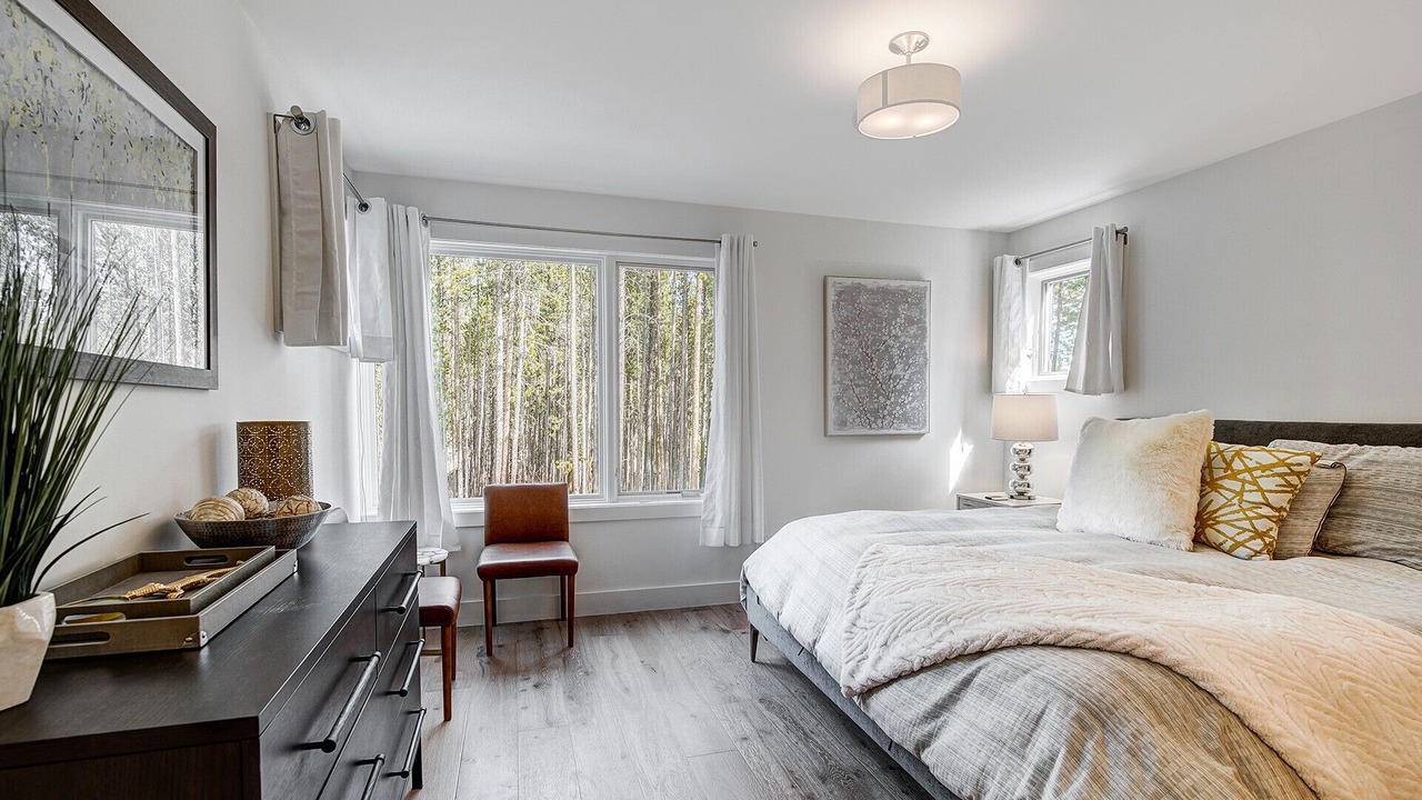 Photo of Bedroom in Peak 8