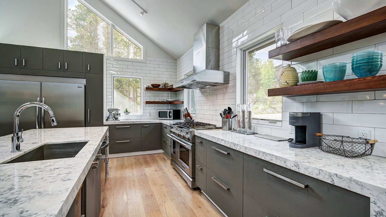 Photo of Kitchen in Peak 8