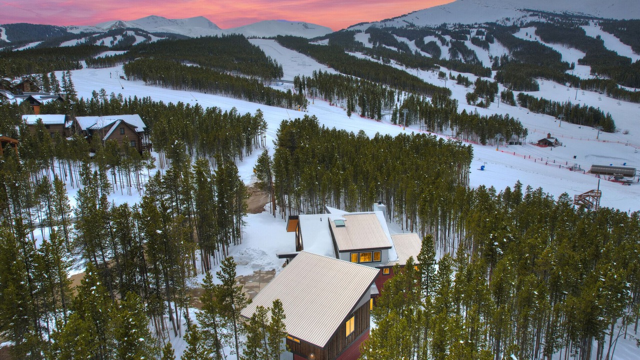 Photo of Outdoor in Peak 8