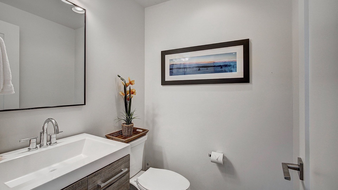 Photo of Bathroom in Peak 8