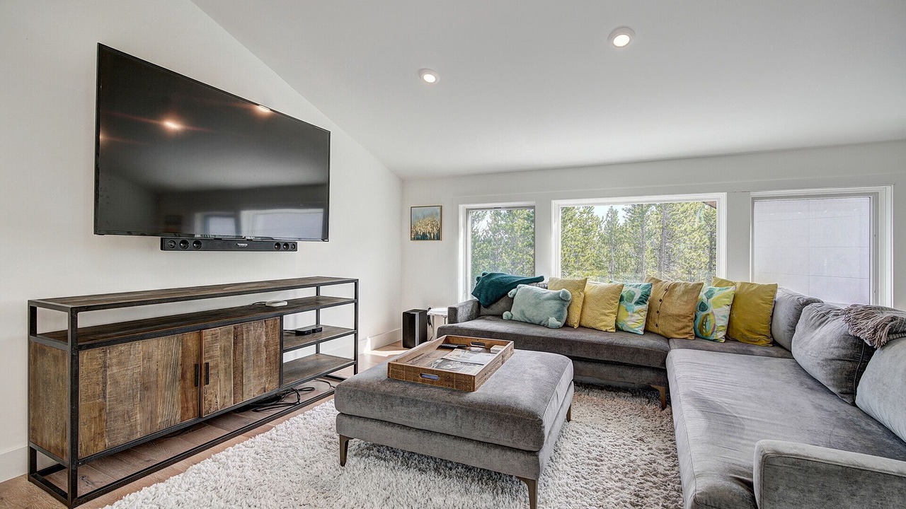 Photo of Livingroom in Peak 8
