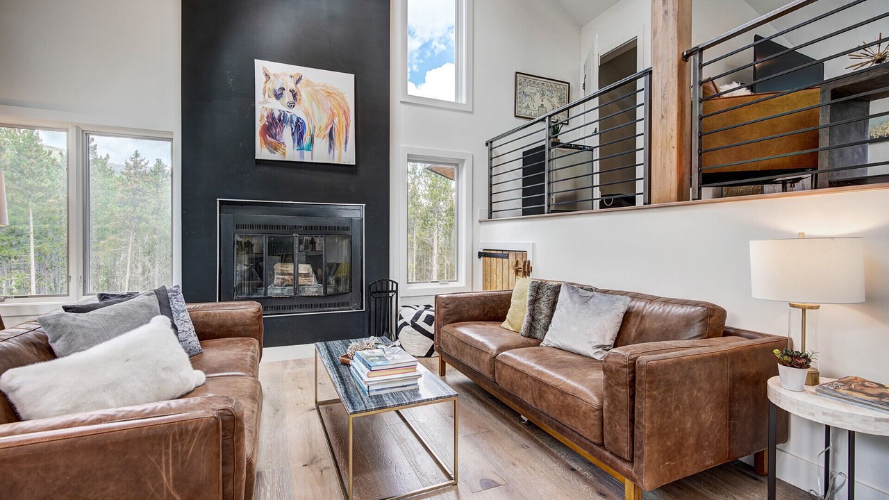 Photo of Livingroom in Peak 8