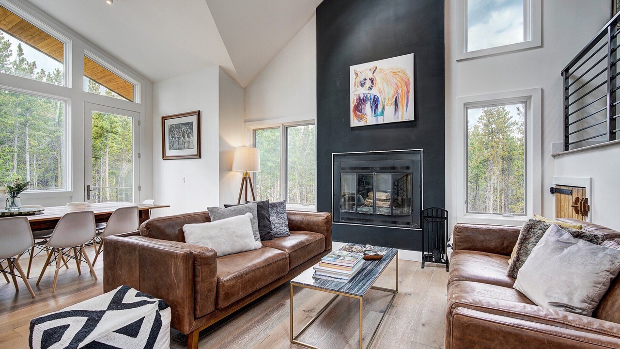 Photo of Livingroom in Peak 8