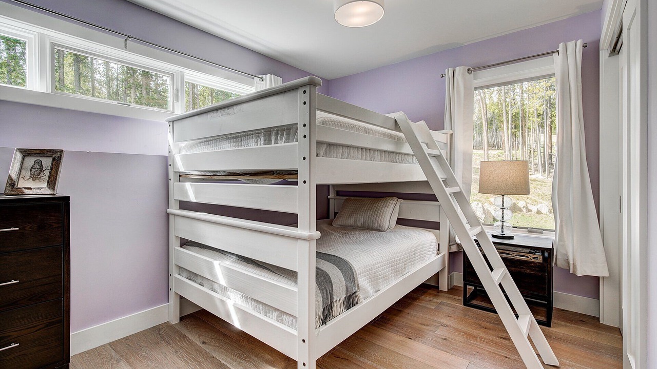 Photo of Bedroom in Peak 8