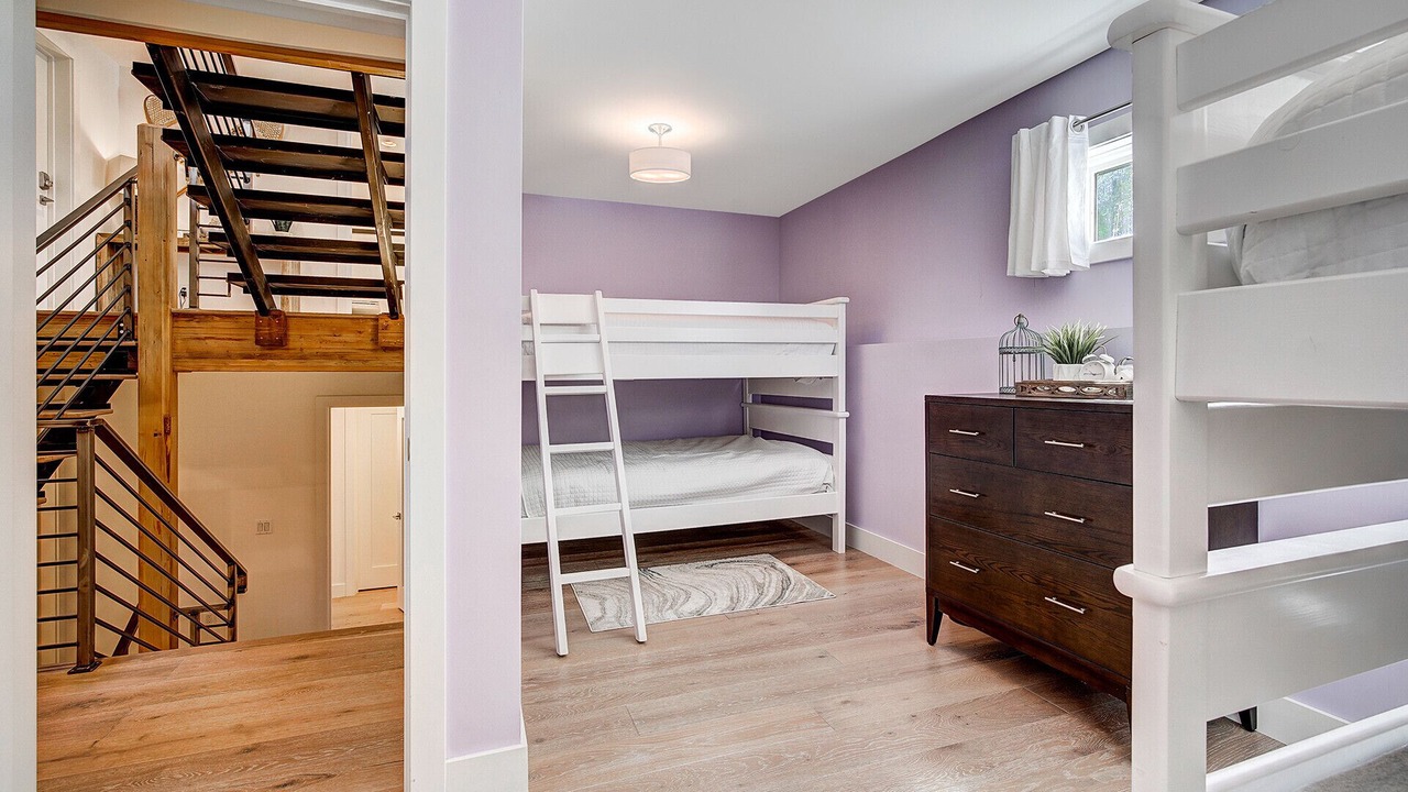 Photo of Bedroom in Peak 8