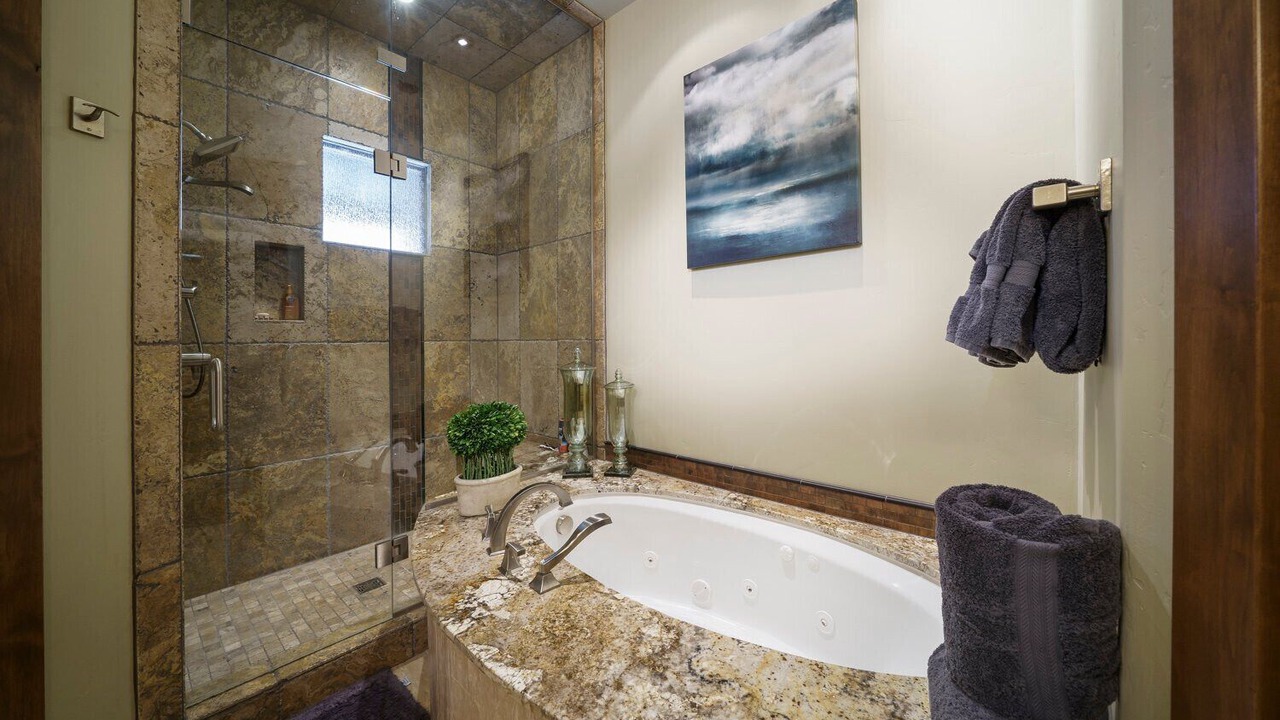 Photo of Bathroom in Peak 8