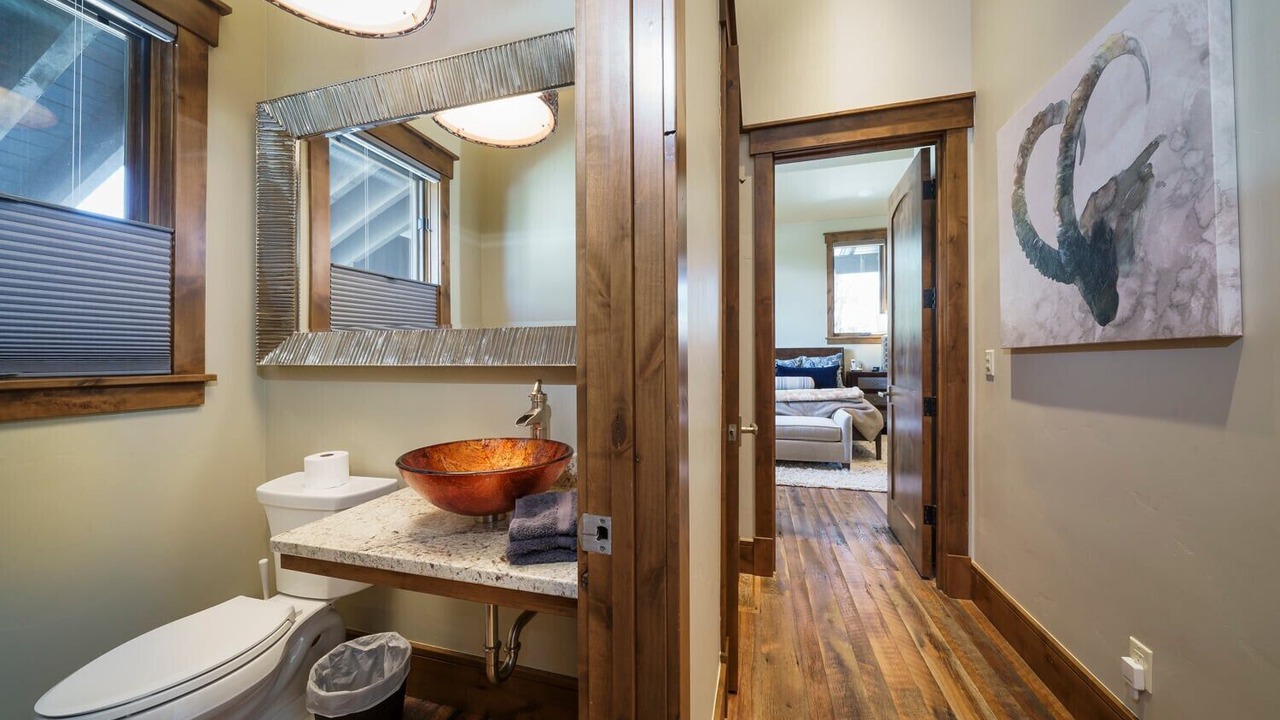 Photo of Bathroom in Peak 8