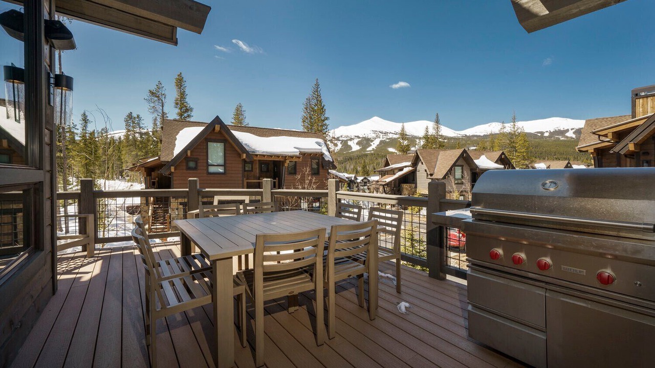 Photo of Outdoor in Peak 8
