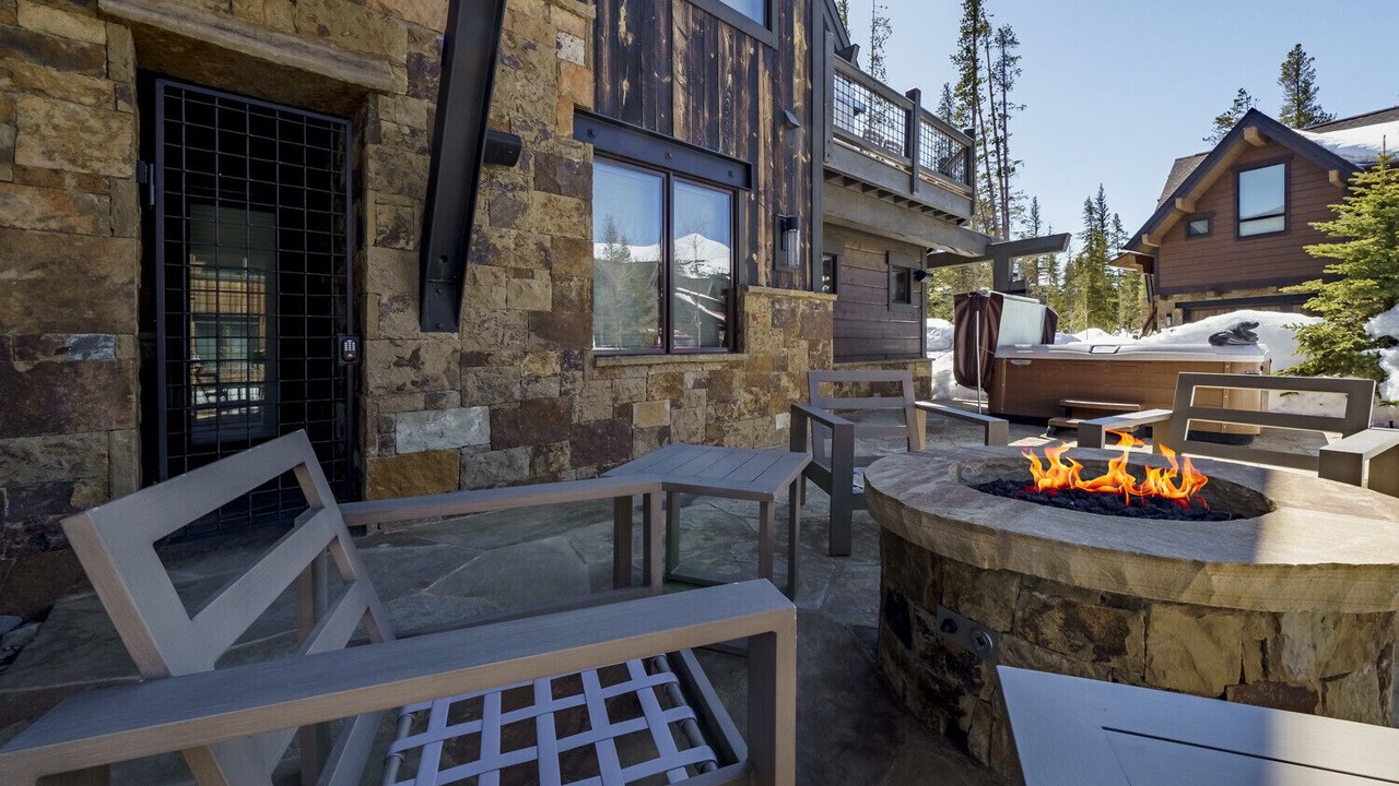 Photo of Outdoor in Peak 8
