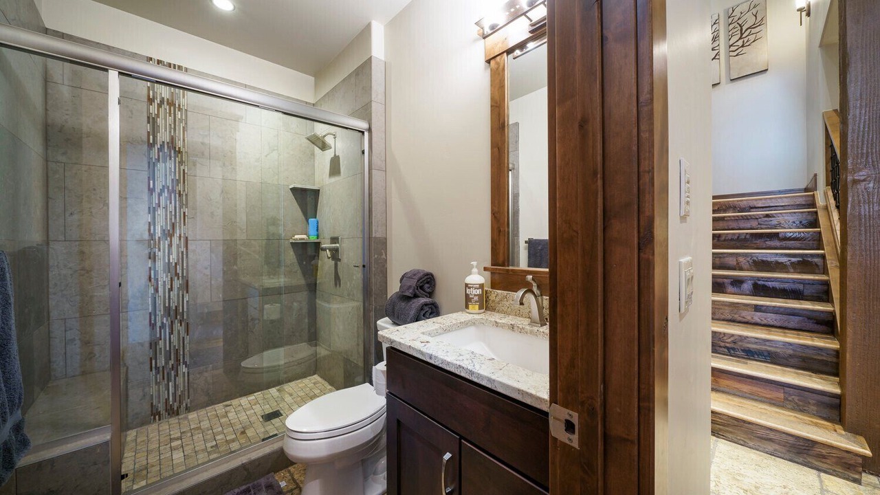 Photo of Bathroom in Peak 8