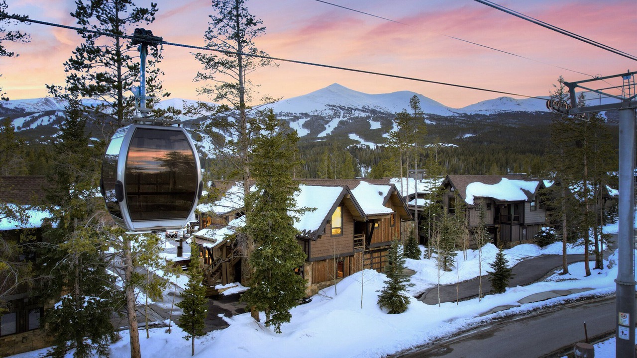 Photo of Outdoor in Peak 8