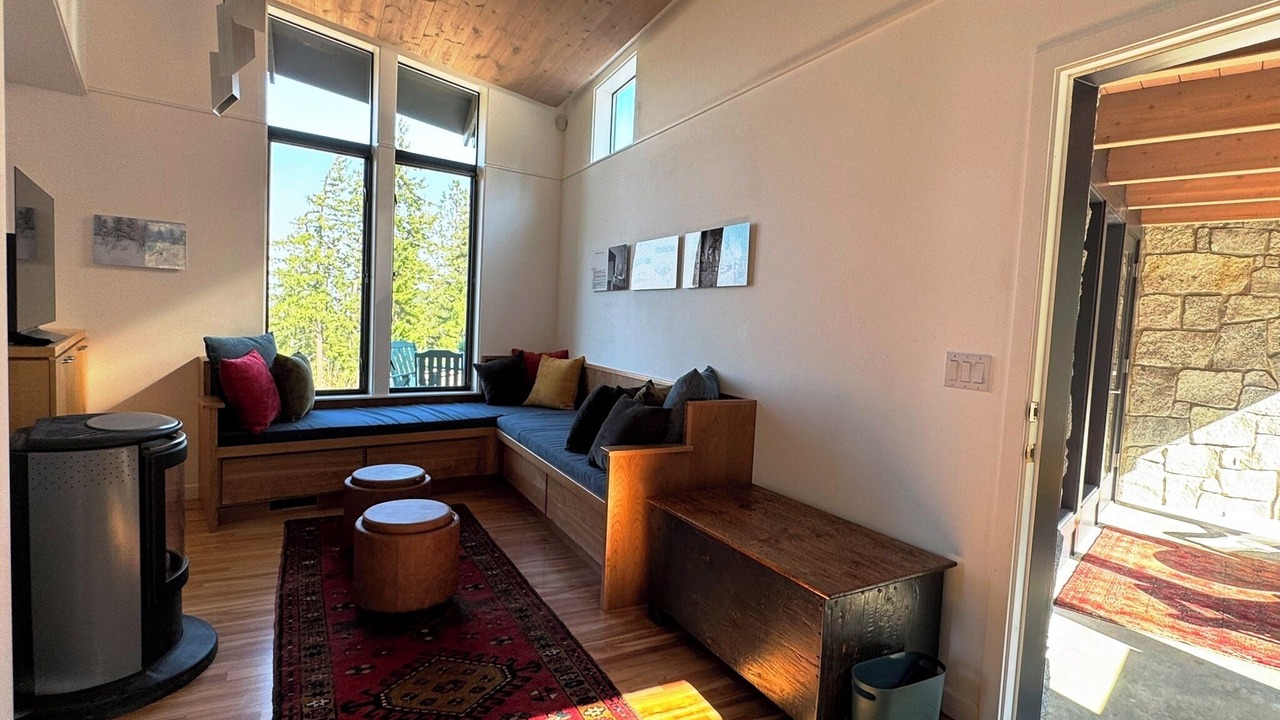Photo of Livingroom in Sky Meadows Ranch