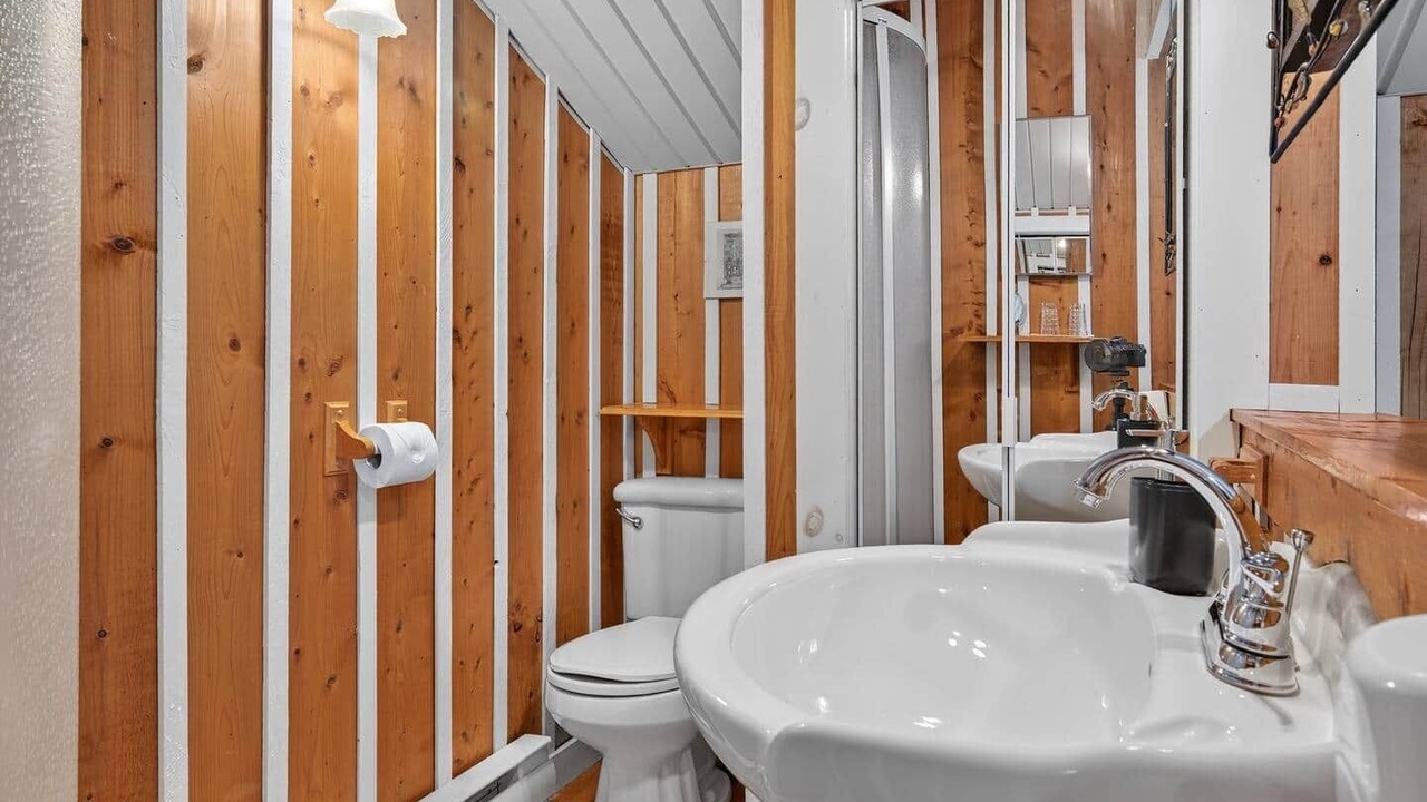 Photo of Bathroom in Saint-Alexis-des-Monts
