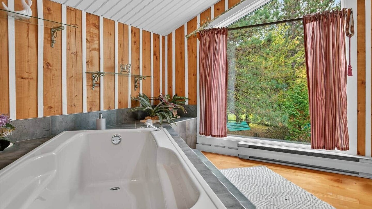 Photo of Bedroom in Saint-Alexis-des-Monts